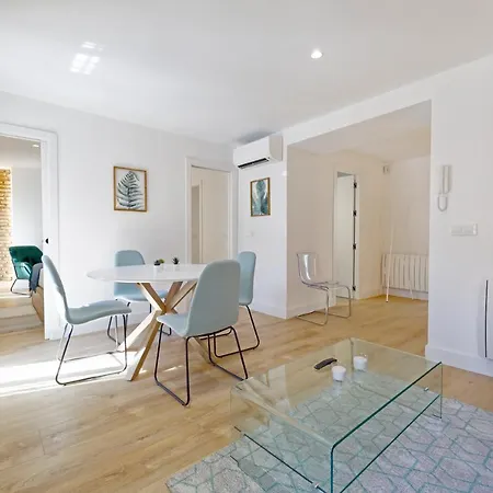 Victoria Apartment *